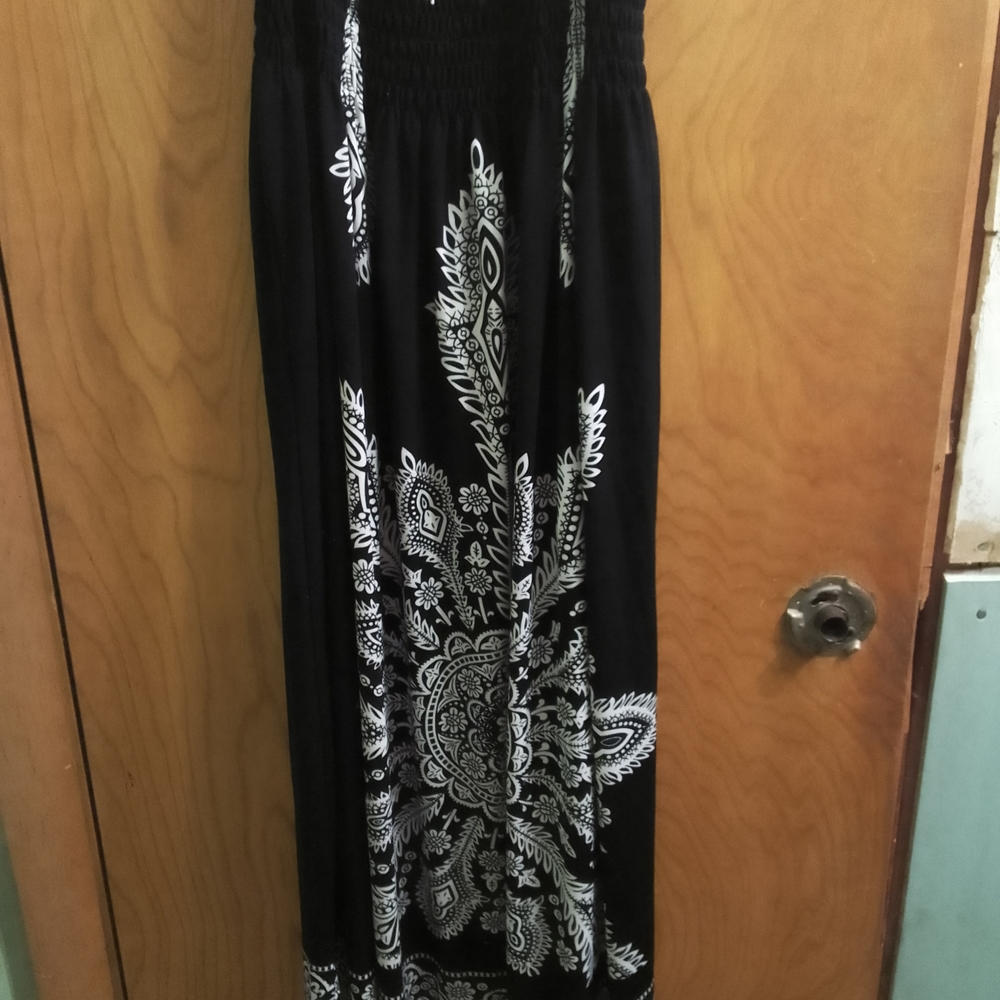 Black and White Printed Maxi Dress - Women - Picture 13 of 13